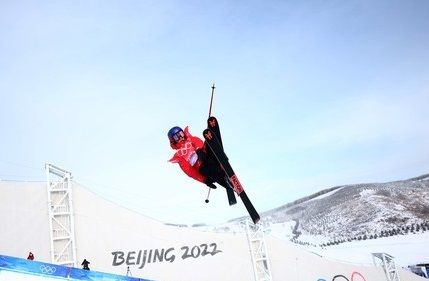 自由式滑雪女子U型场地技巧决赛 谷爱凌第一轮93.25分！