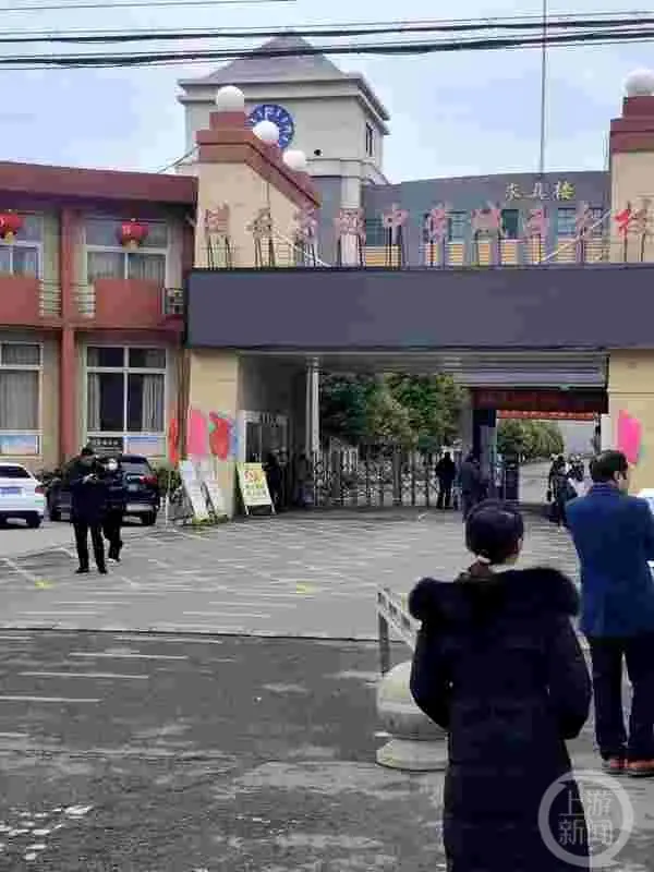 江苏一公立中学要求学生向班主任私人账户交6500元培养费，官方介入调查！